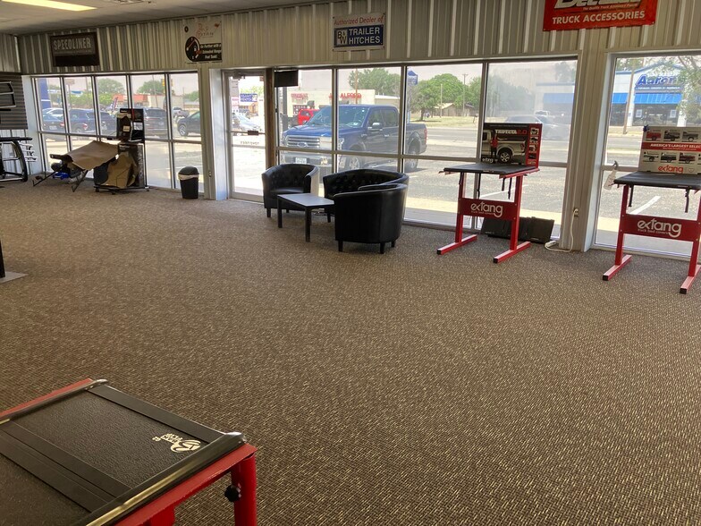More Photos Of 2601 Olton Rd, Plainview Auto Repair For Sale