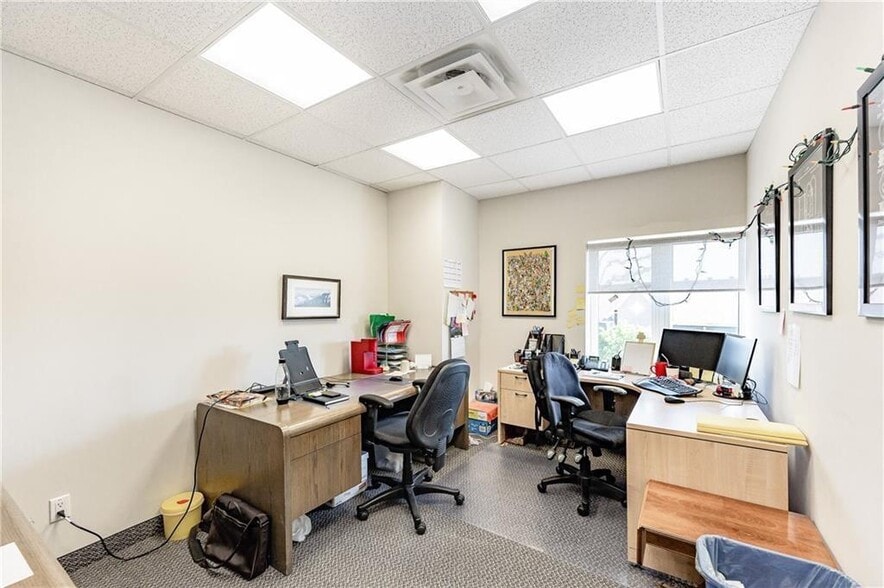 More Photos Of 2904 South Sheridan Way, Oakville Medical For Lease