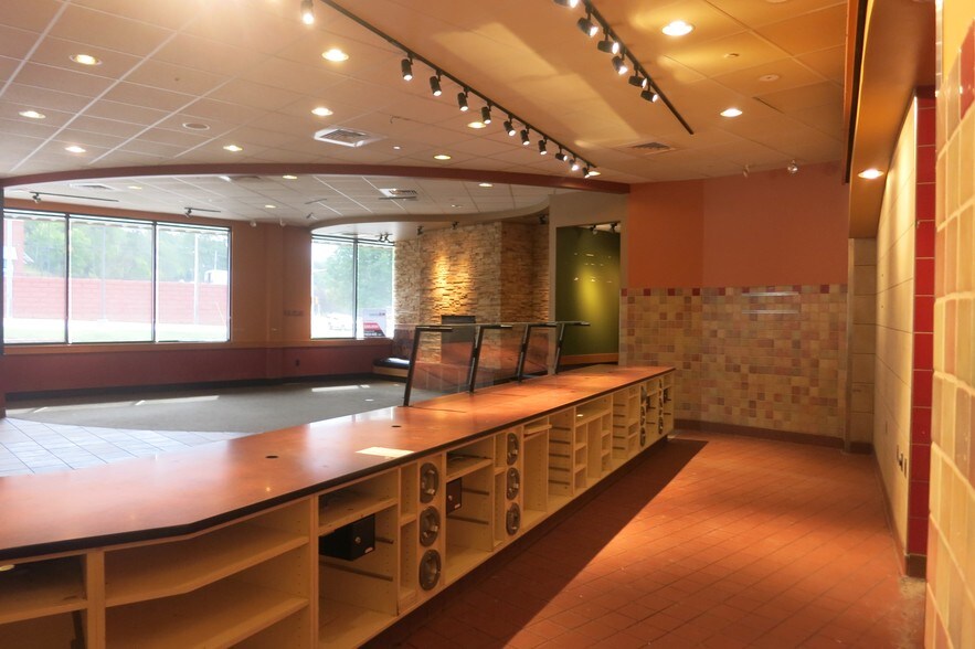 More Photos Of 1901 Hamilton Blvd, Sioux City General Retail For Sale