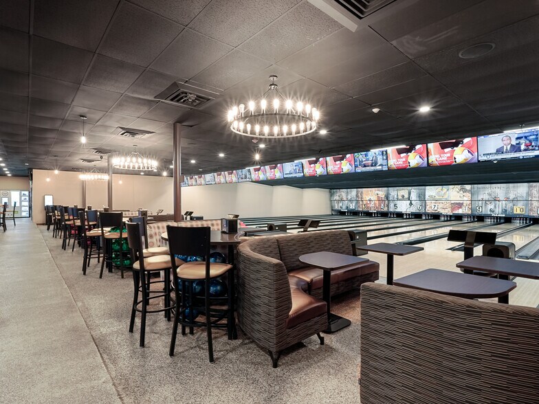 More Photos Of 1201 N Bedell Ave, Del Rio Bowling Alley For Sale