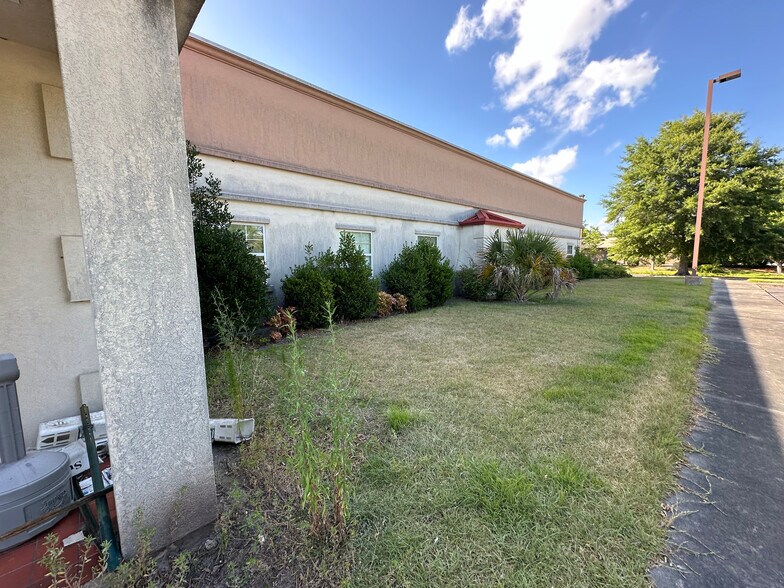 More Photos Of 3200 Wellons Blvd, New Bern Office For Lease