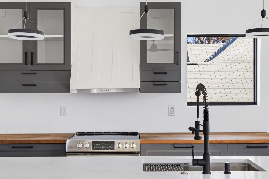 More Photos Of 1512 Wyoming St, San Antonio Apartments For Sale