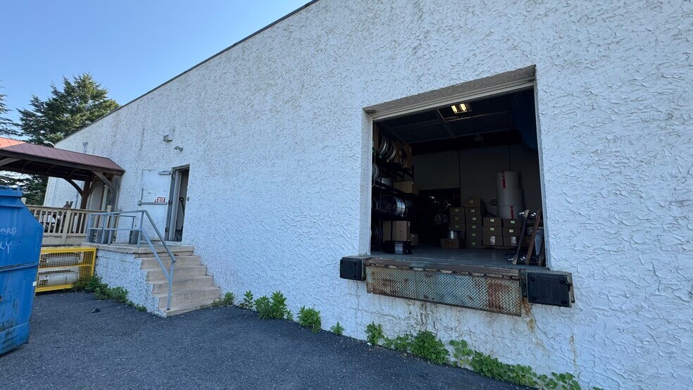 More Photos Of 231 Moorestown Dr, Bath Manufacturing For Sale