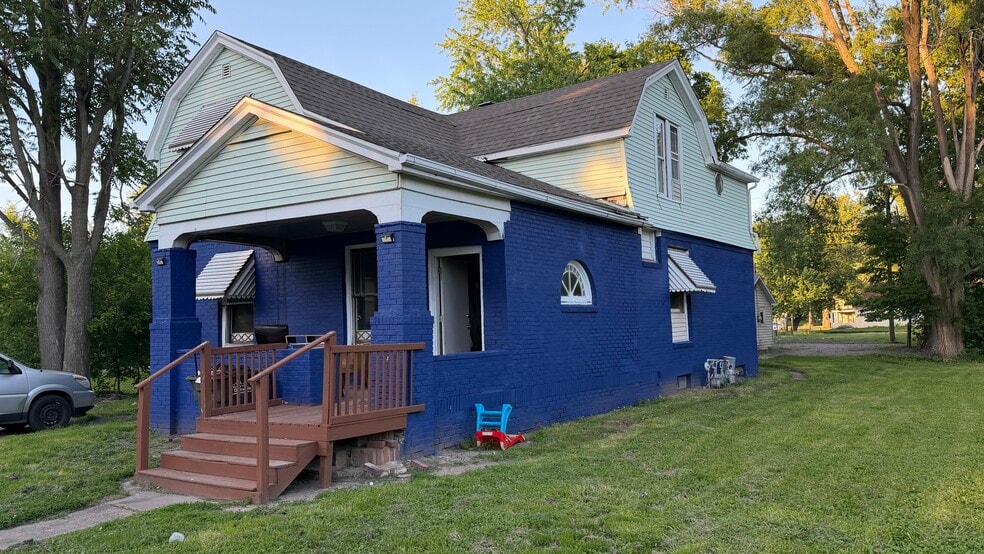 Primary Photo Of 716 Robinson St, Danville Multifamily For Sale