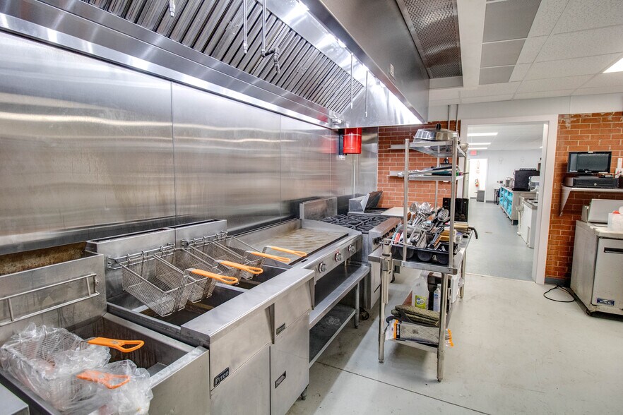 More Photos Of 711 S Central Ave, Roxana General Retail For Sale