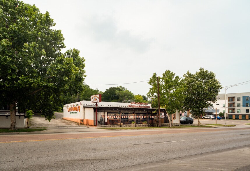 Primary Photo Of 2134 E 7th St, Austin Restaurant For Sale