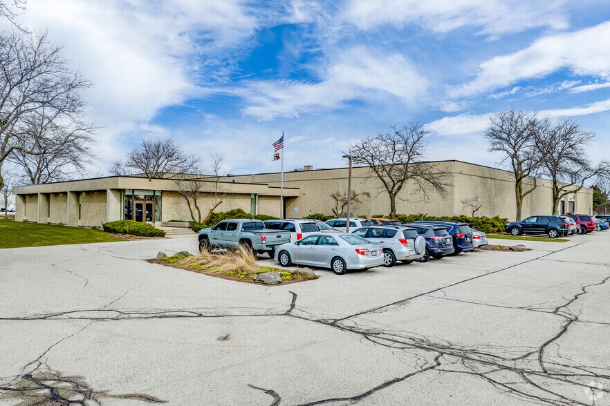Primary Photo Of 16600 W Glendale Dr, New Berlin Manufacturing For Sale