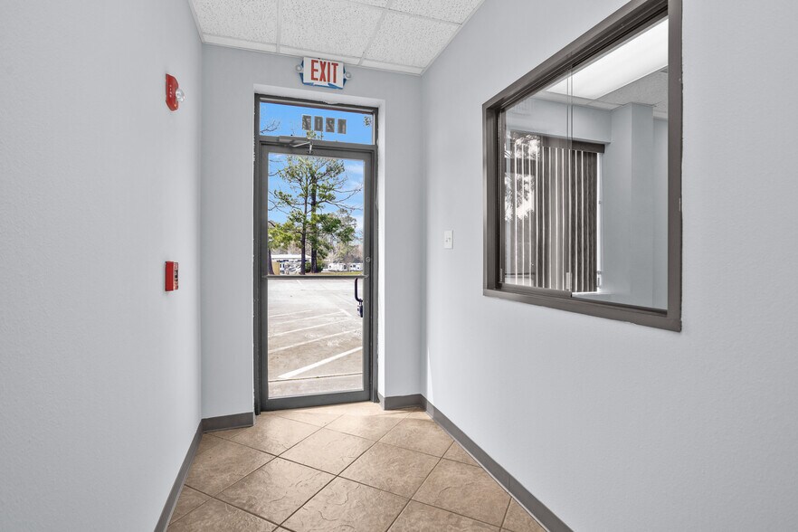 More Photos Of 1207 N Fm 3083 Rd, Conroe Distribution For Lease