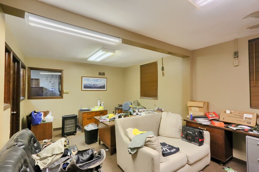 More Photos Of 98 Sproul St, McKees Rocks Truck Terminal For Sale