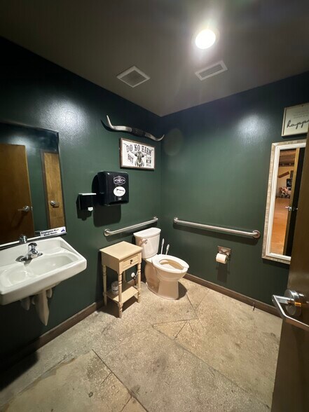 More Photos Of 201 E Center St, Tarpon Springs Bar For Lease