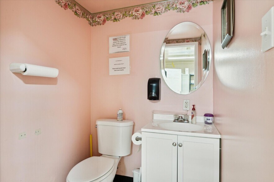 More Photos Of 22610 Rosewood St, Oak Park Office Residential For Sale