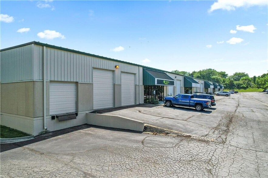 More Photos Of 1053-1071 W Innovation Dr, Kearney Warehouse For Lease