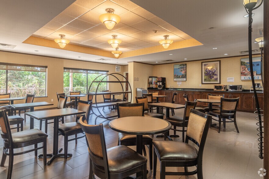 More Photos Of 9120 Airport Blvd, Houston Hotel For Sale