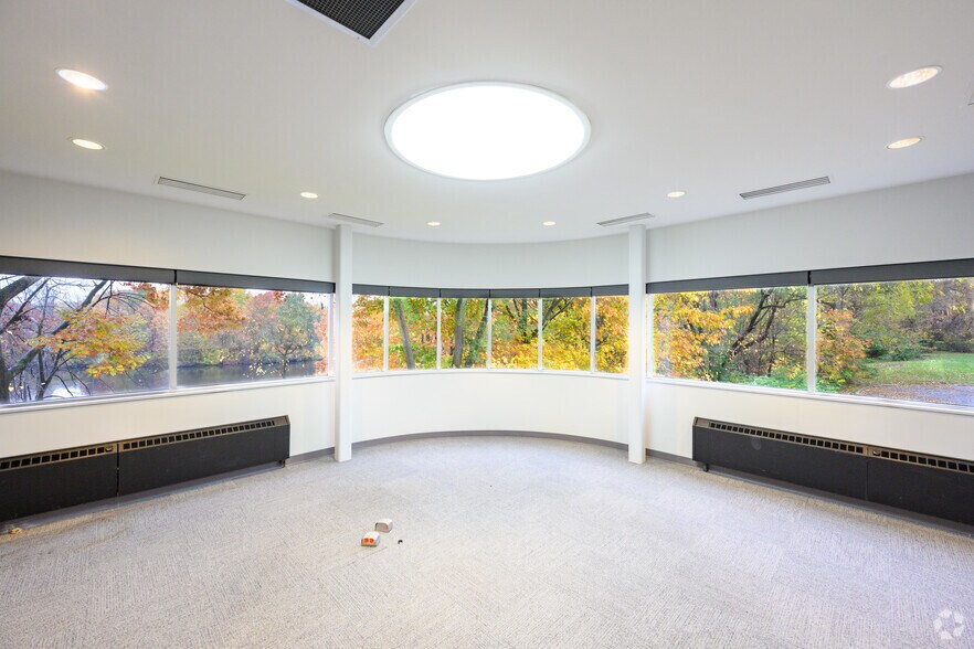 More Photos Of 600 Plastics Pl, Kalamazoo Office For Sale