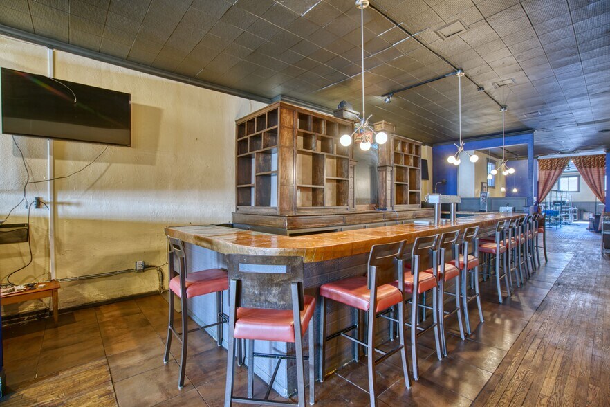 More Photos Of 816 Main St, Louisville Restaurant For Sale