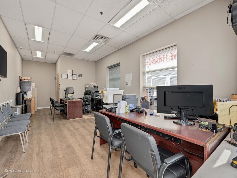More Photos Of 524-530 W Grand Ave, Elmhurst Auto Repair For Sale