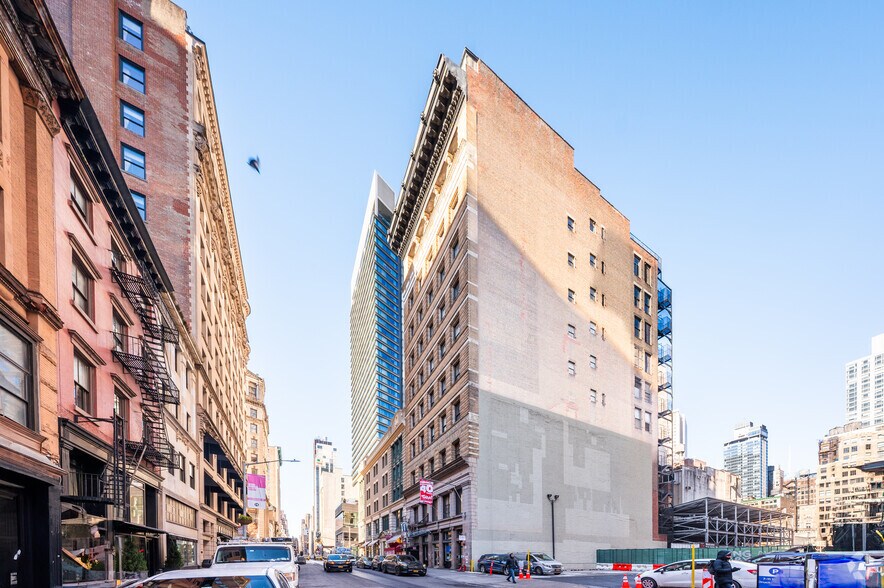 More Photos Of 13-15 W 28th St, New York Office For Lease