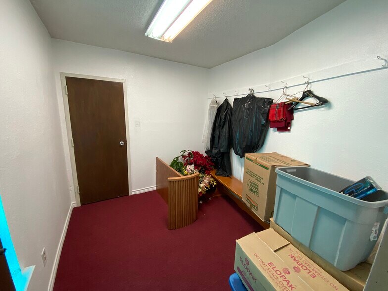 More Photos Of 1717 Idalou Rd, Lubbock Specialty For Sale