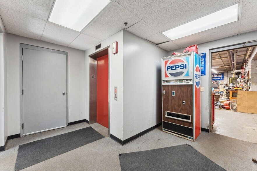 More Photos Of 4388 Shoreline Dr, Spring Park Storefront Retail Office For Sale