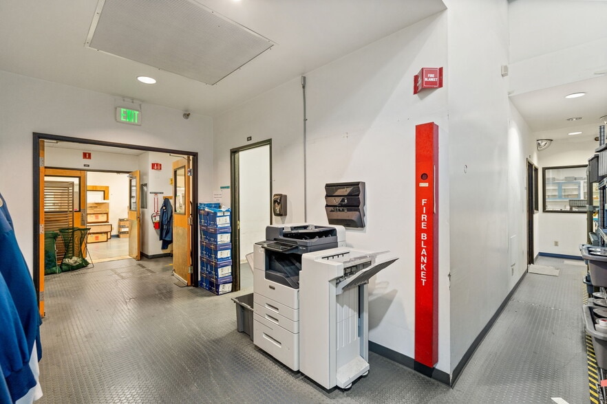 More Photos Of 225 Commerce Dr, Fort Collins Warehouse For Sale