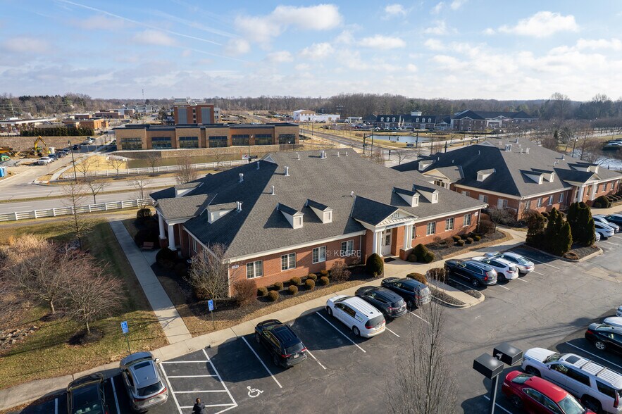 More Photos Of 5121 Forest Dr, New Albany Office For Sale