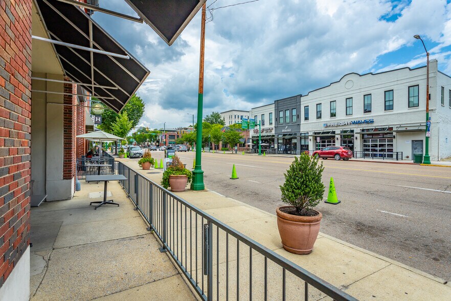 More Photos Of 420 Broad St, Chattanooga Storefront For Lease