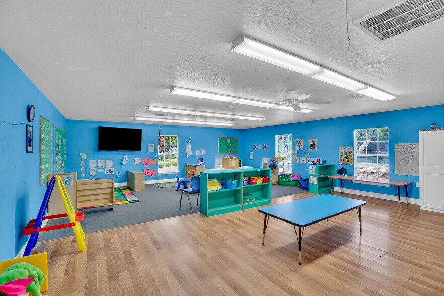 More Photos Of 1285 6th Ave, Vero Beach General Retail For Sale