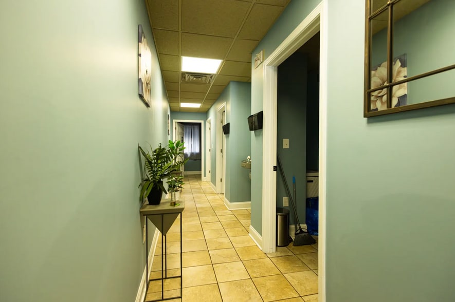 More Photos Of 732 Wade Hampton Blvd, Greenville Storefront Retail Office For Lease