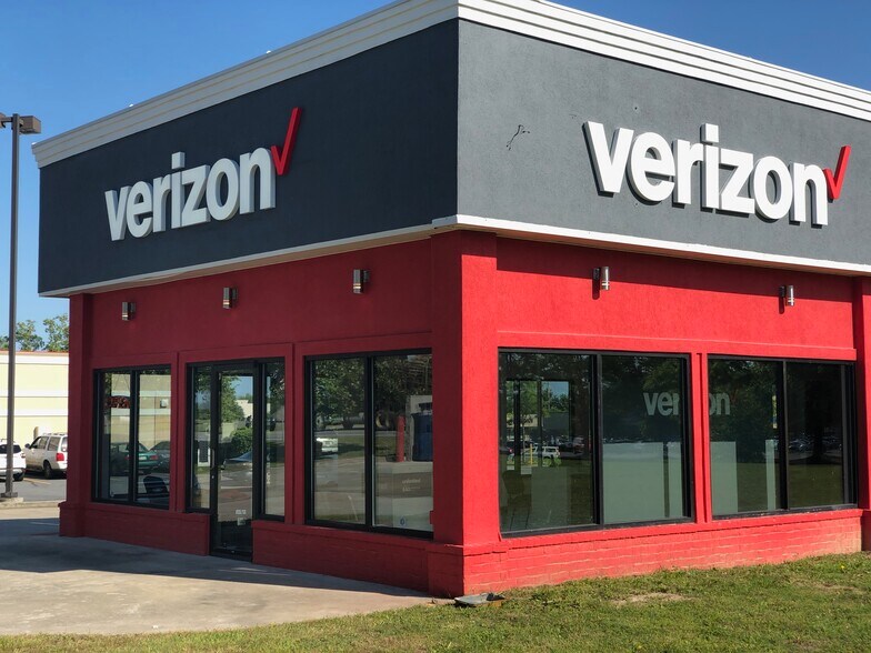 More Photos Of 3107 E 1st St, Vidalia Storefront Retail Office For Lease