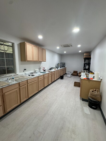 More Photos Of 616 S 9th St, Corsicana Warehouse For Sale