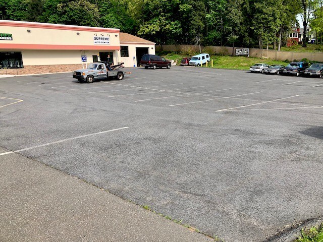 More Photos Of 48 Meriden Rd, Middlefield Storefront For Sale