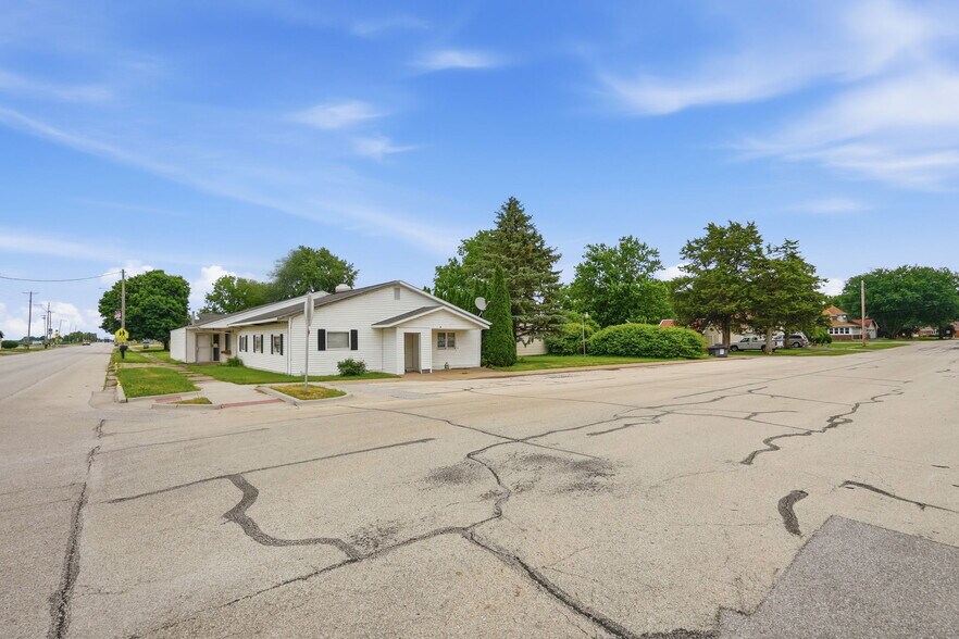 More Photos Of 305 1st st, Alpha Restaurant For Sale