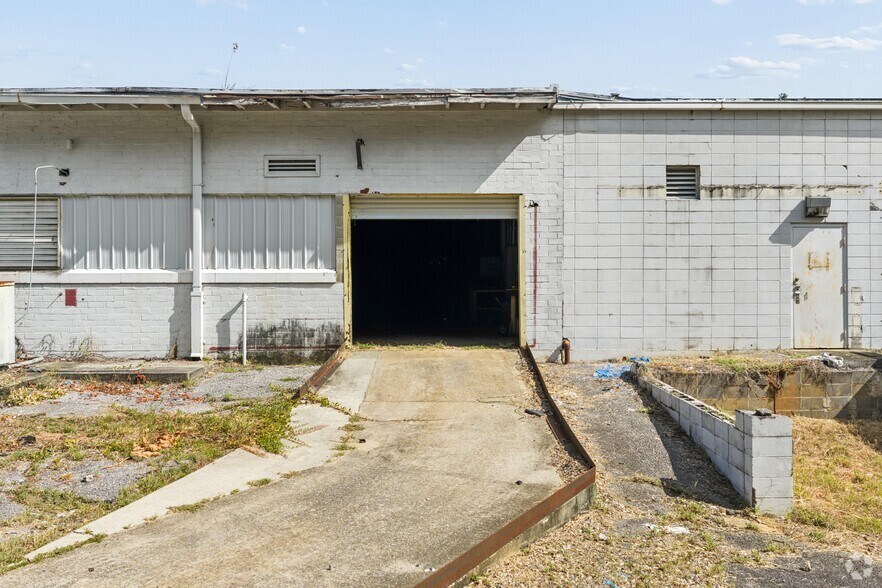 More Photos Of 300 N Newton Ave, Newton Manufacturing For Sale