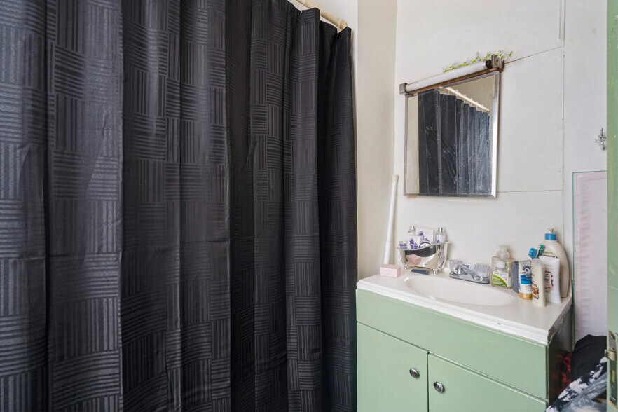 More Photos Of 431 6th Ave S, Clinton Apartments For Sale