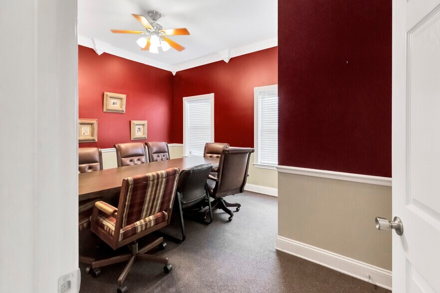 More Photos Of 121 SE Hernando Ave, Lake City Office For Sale