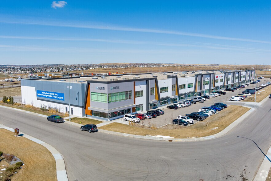 More Photos Of 11127 15th St NE, Calgary Flex For Sale