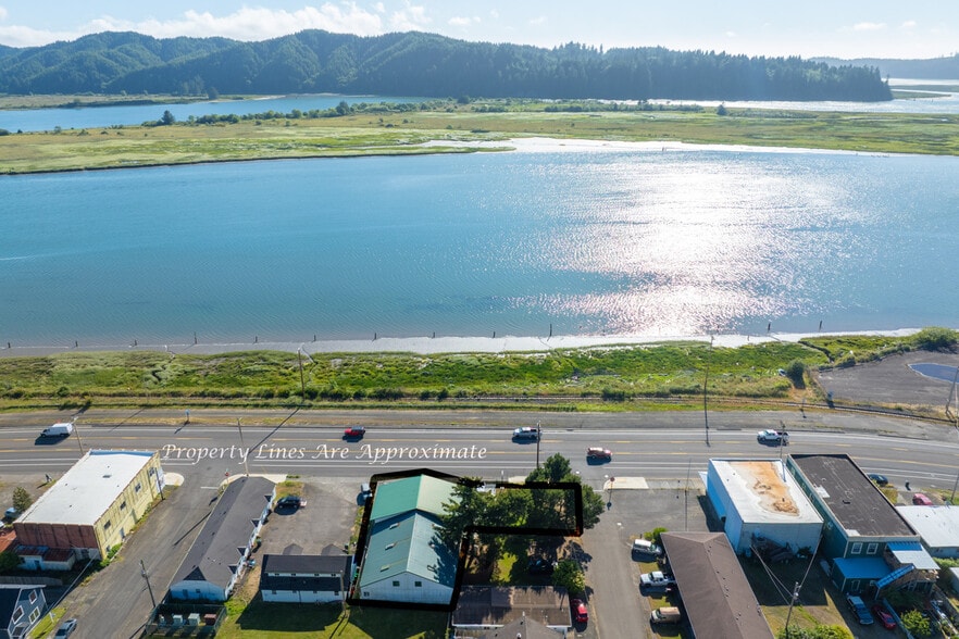 More Photos Of 77231 Highway 101, Gardiner Storefront Retail Residential For Sale