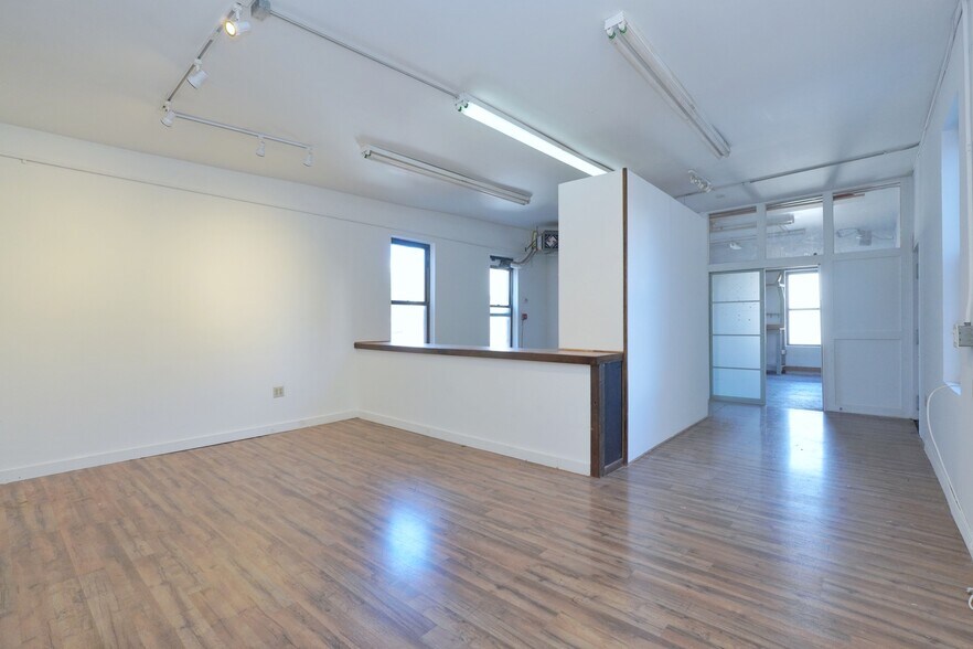 More Photos Of 225 34th St, Brooklyn Light Manufacturing For Lease