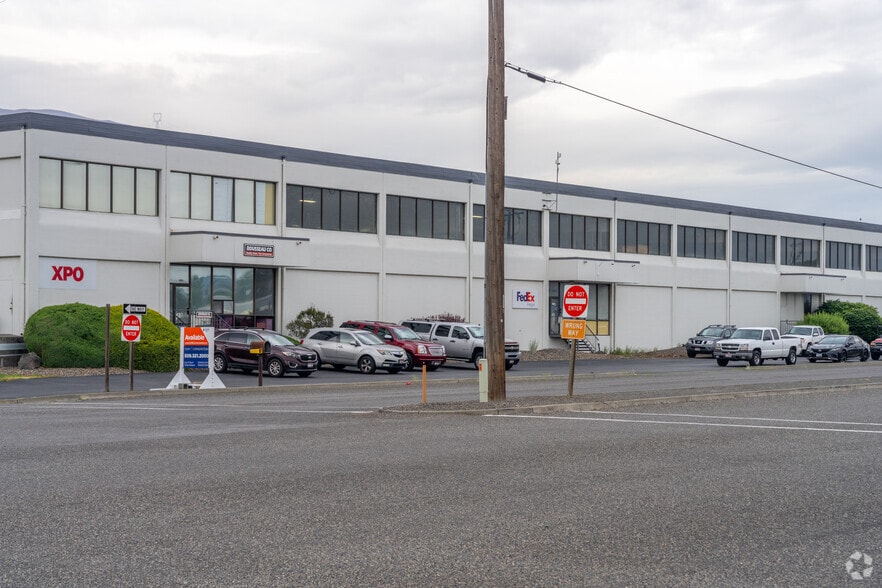 More Photos Of 1370 Port Dr, Clarkston Distribution For Sale