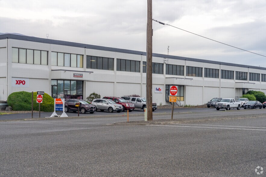 More Photos Of 1370 Port Dr, Clarkston Distribution For Sale