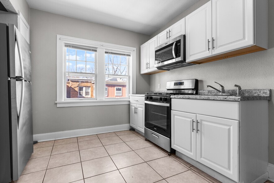 More Photos Of 910 4th Ave, Rockford Apartments For Sale