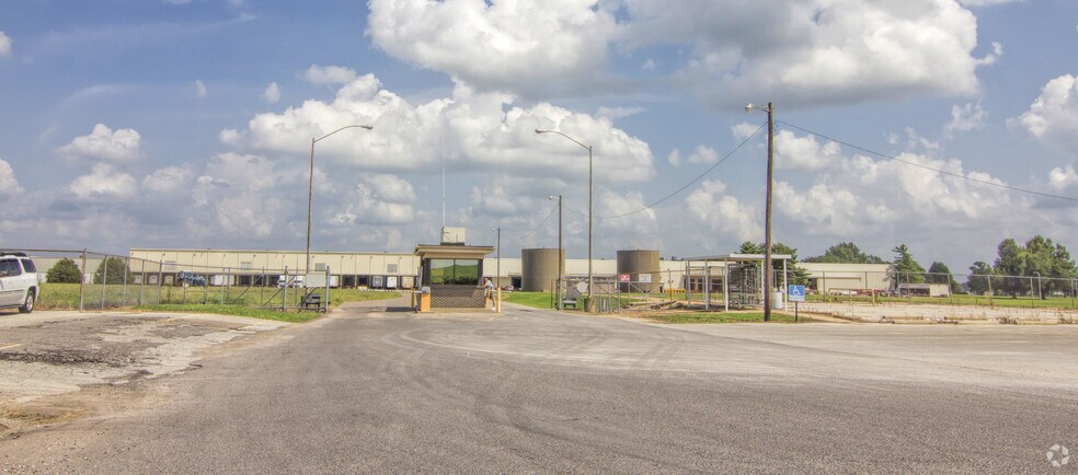 More Photos Of 3260 Goodyear Blvd, Union City Manufacturing For Lease