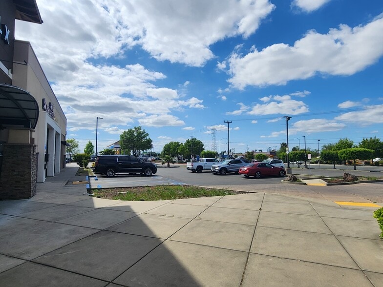 More Photos Of 7400 Elsie Ave, Sacramento Freestanding For Lease