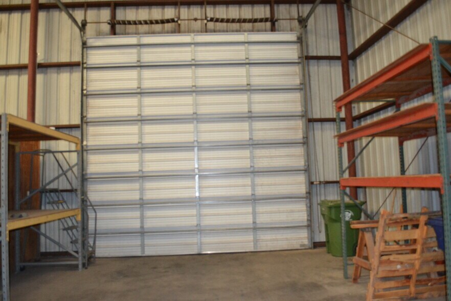 More Photos Of 205 W Ryan St, Laredo Light Distribution For Sale