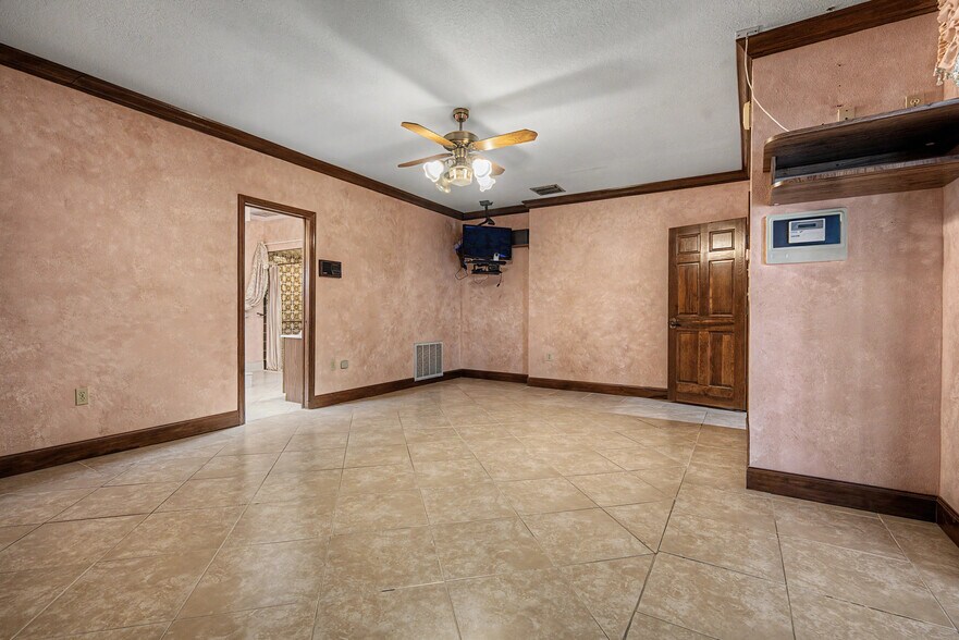 More Photos Of 2160 Laurence Dr, Clearwater Office For Sale
