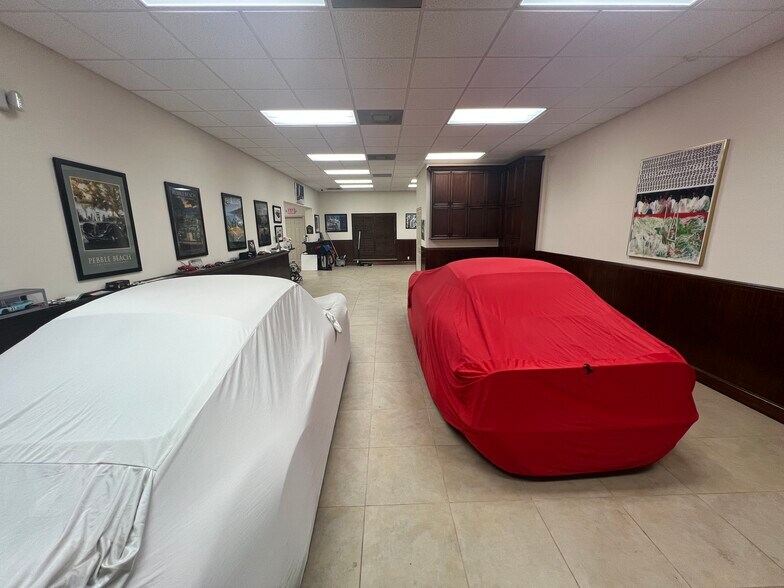 More Photos Of 212 N U.S. Hwy 1, Tequesta Warehouse For Sale