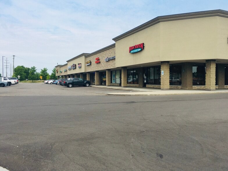 More Photos Of 100-200 W Twelve Mile Rd, Madison Heights Unknown For Lease
