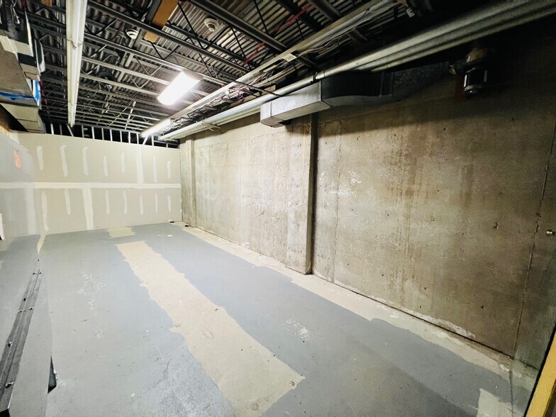More Photos Of 183 S Broadway, Hicksville Office For Lease