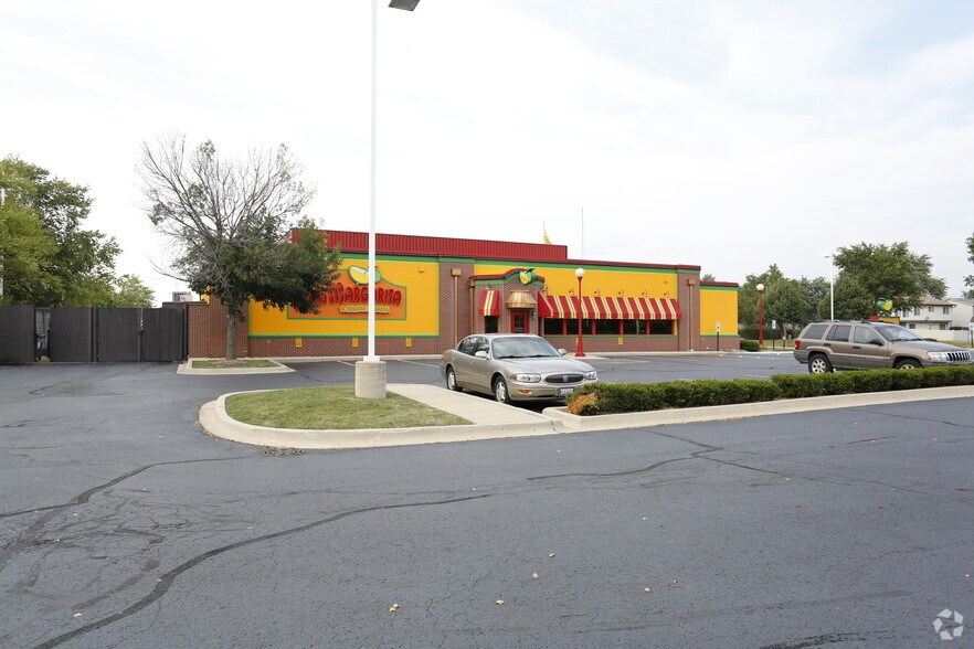 More Photos Of 145 Weber Rd S, Bolingbrook Restaurant For Sale