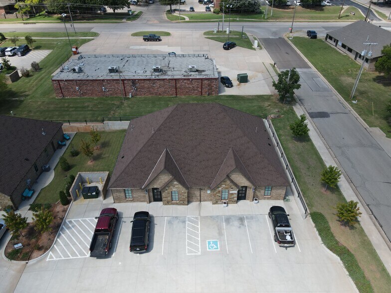 More Photos Of 517 Liberty Ln, Edmond Office For Lease
